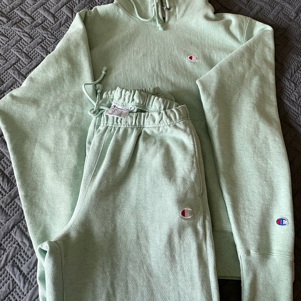 SOLD-URBAN OUTFITTERS CHAMPION 2 PC